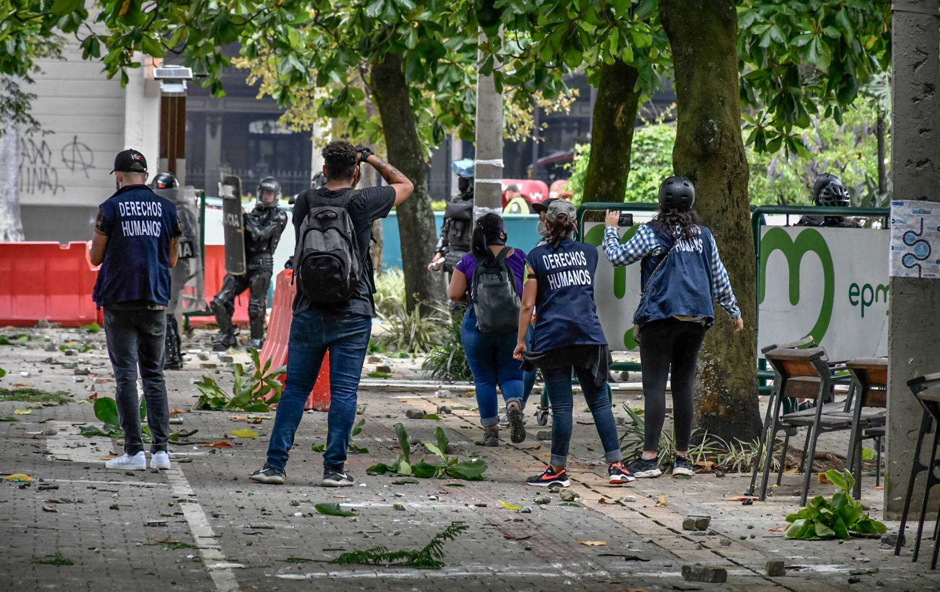 Human rights defenders document protests in Medellín, Colombia. Photo by Humano Salvaje (CC-BY-SA-2.0)